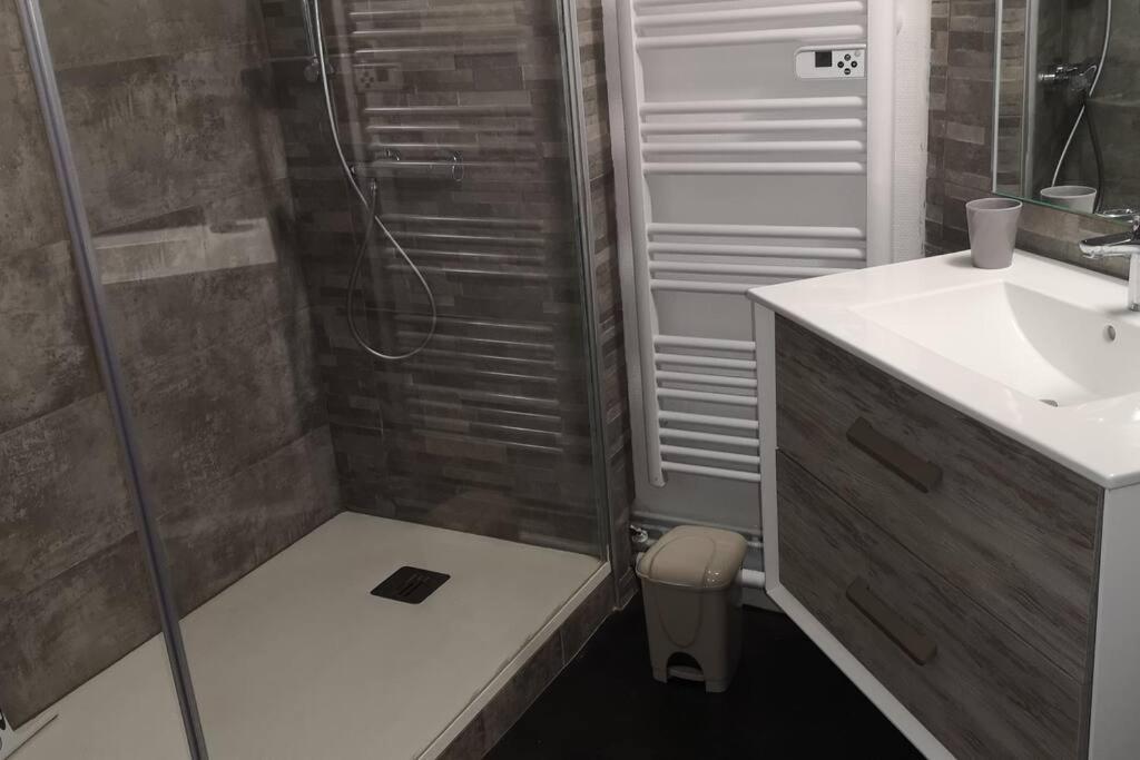 Duplex Au Centre Ville, Dans Cour Interieure Calme Dole Bagian luar foto