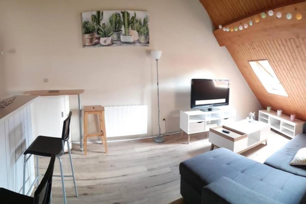Duplex Au Centre Ville, Dans Cour Interieure Calme Dole Bagian luar foto